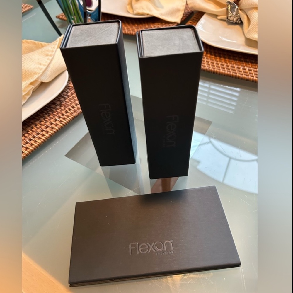 Flexon Hard folding eyeglass case magnetic